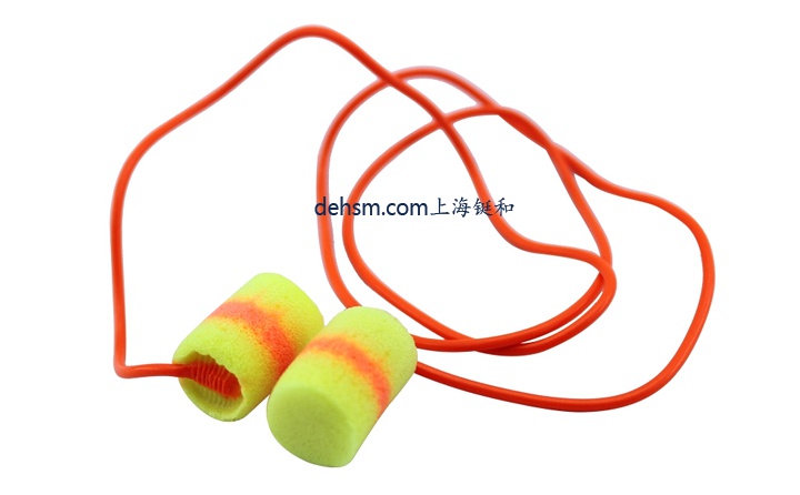 3M311-1126帶線(xiàn)防噪音耳塞佩戴時(shí)的圖片
